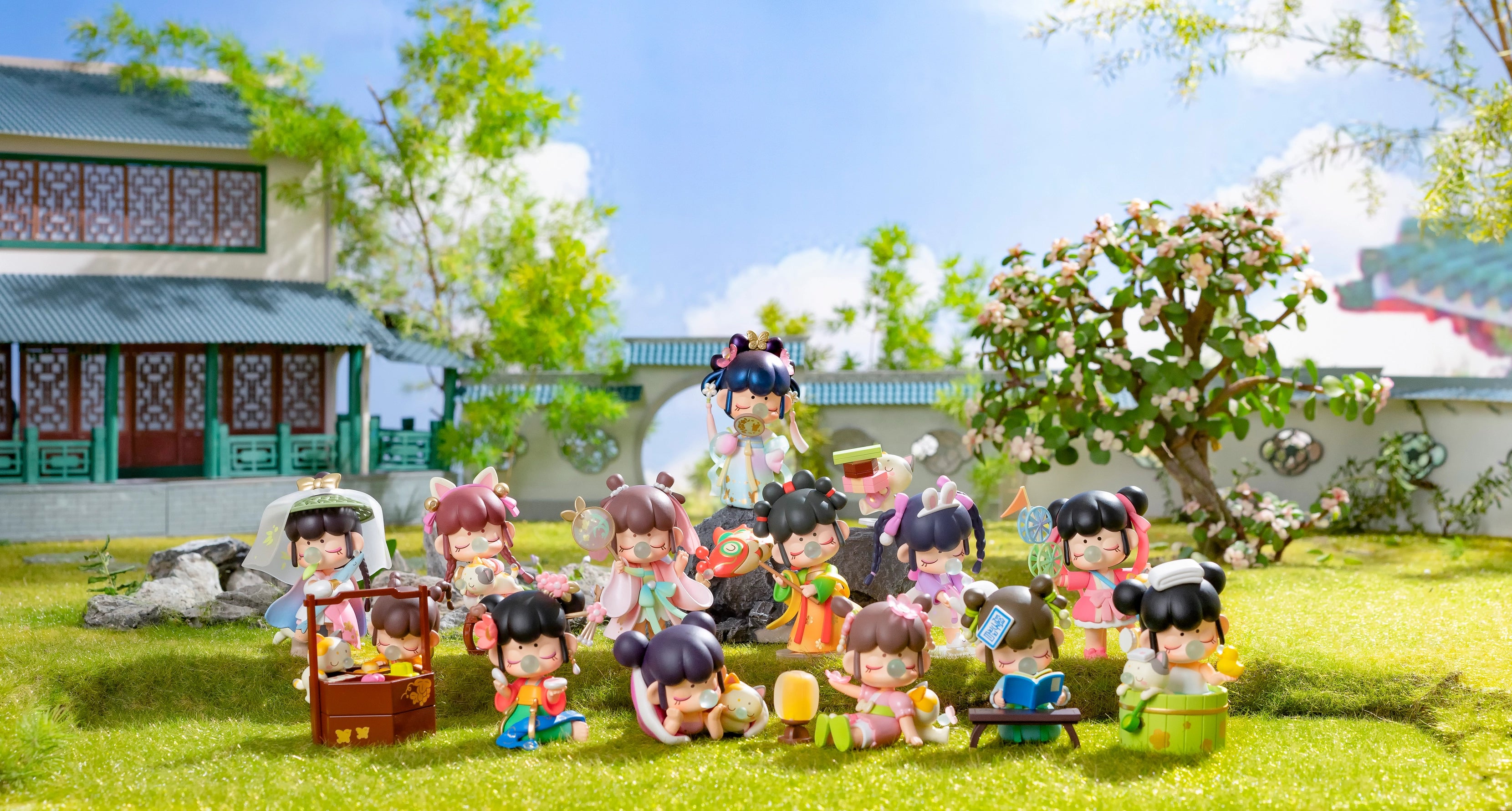 Nanci Blooming Girl Surprising Figure Doll