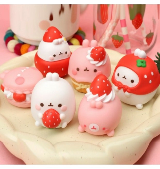 Molang Loves Strawberries