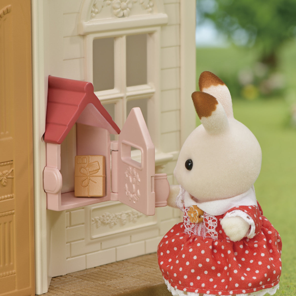 Red Roof Cozy Cottage