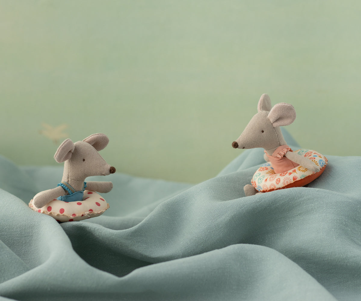 Beach Mouse With Float, Little Sister - Flower