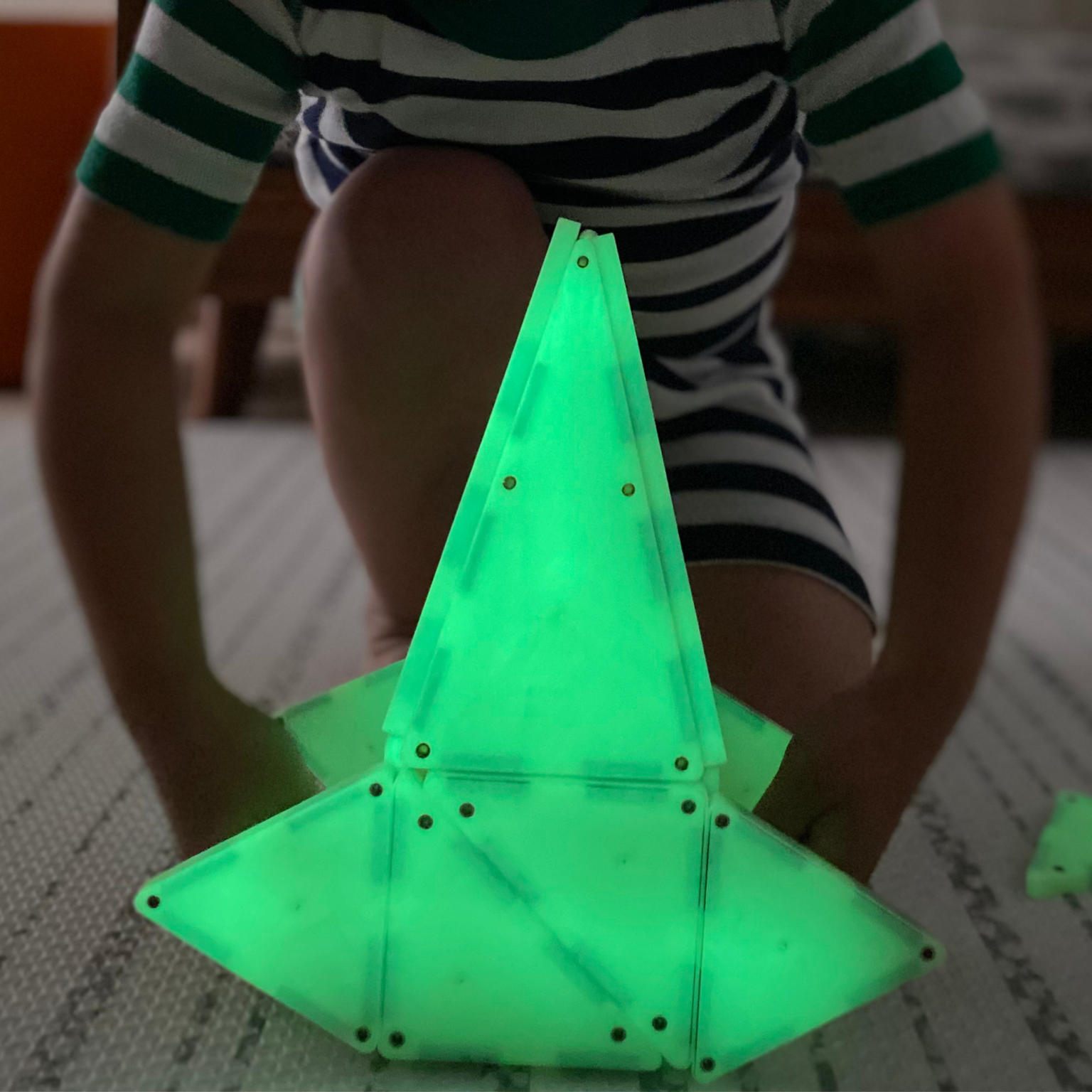Magna-Tiles® Glow in the Dark 16pcs