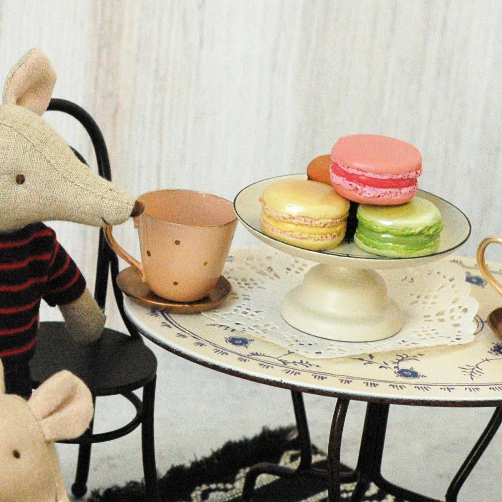 Macarons et chocolat chaud